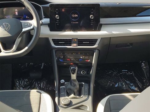 New 2026 Volkswagen Taos SE image 16