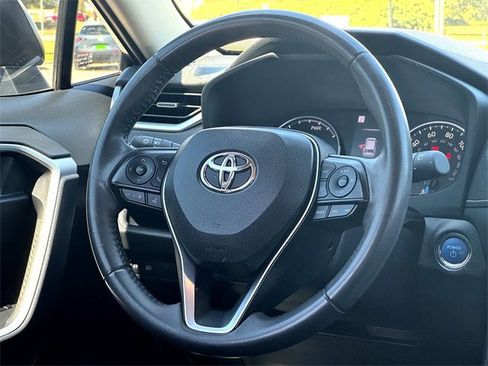 Used 2022 Toyota RAV4 XLE Premium image 29