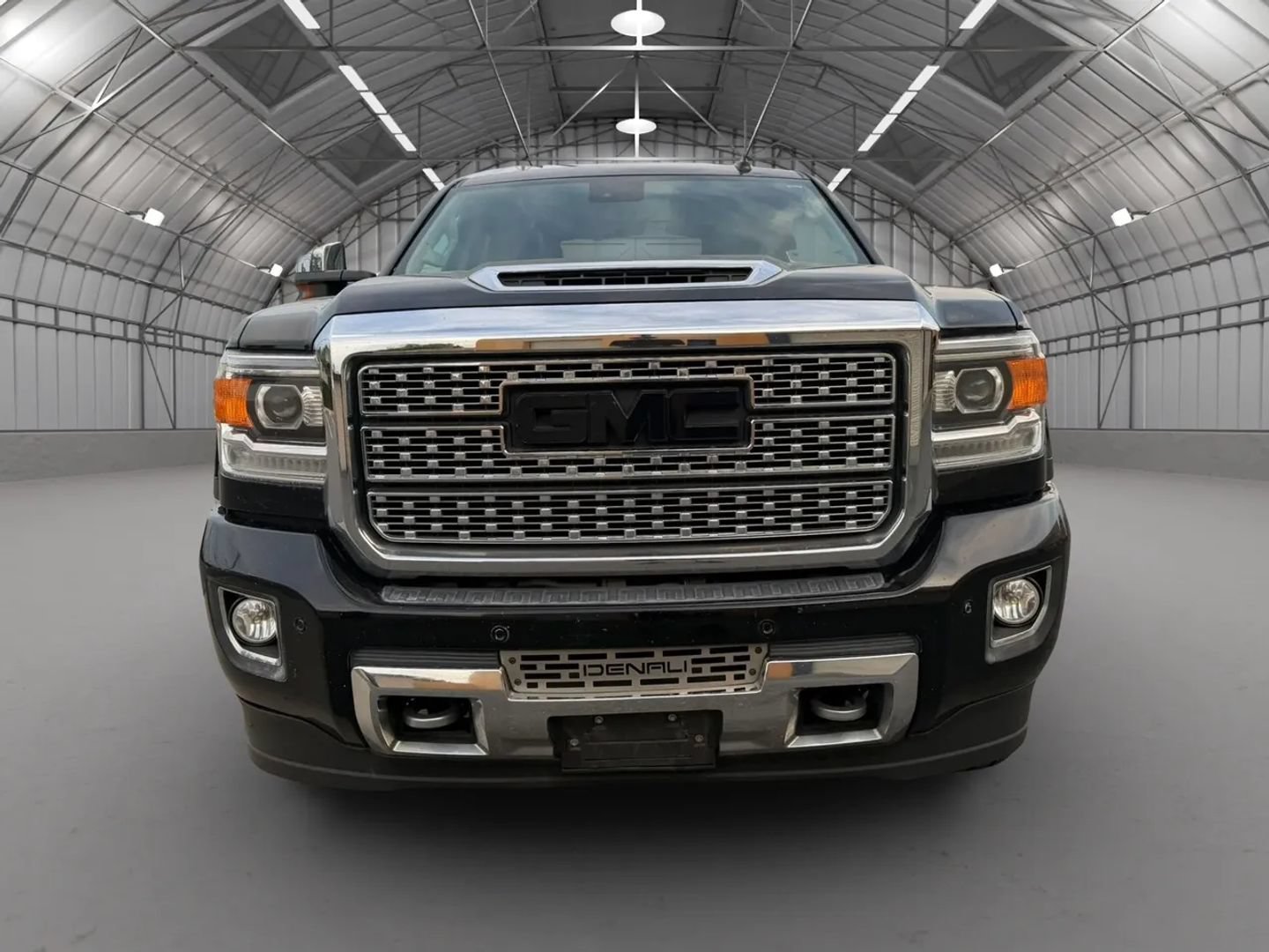 Used 2018 GMC Sierra 3500 Denali w/ Duramax Plus Package AWD/4WD image 2