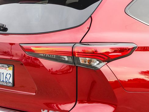 Used 2023 Toyota Highlander LE image 10