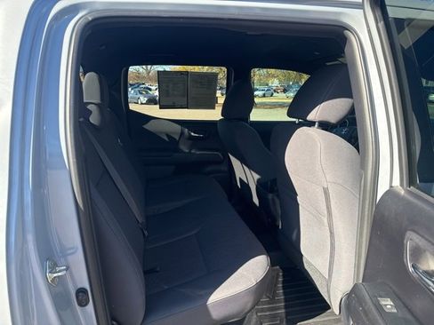 Used 2019 Toyota Tacoma TRD Off-Road image 12