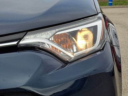 Used 2018 Toyota RAV4 XLE w/ Plus Extra Value Package AWD/4WD image 9