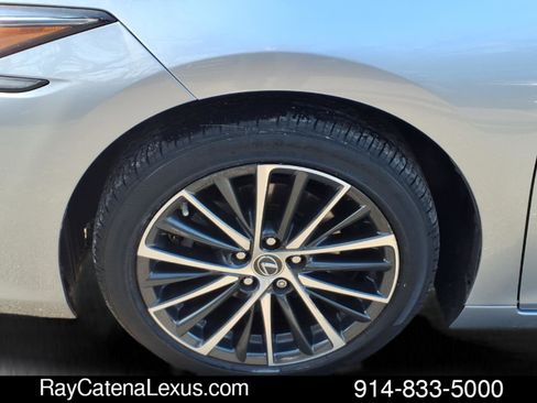 Certified 2022 Lexus ES 350 w/ Premium Package image 8