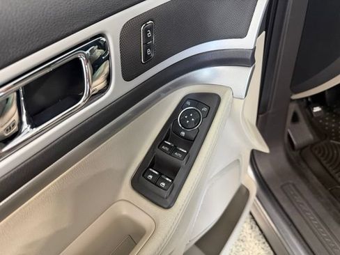 Used 2013 Ford Explorer XLT FWD image 9