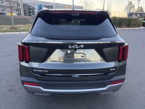Used 2025 Kia Sorento SX Prestige image 8