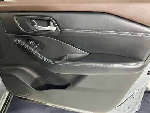 Used 2023 Nissan Rogue SL w/ SL Premium Package FWD image 15