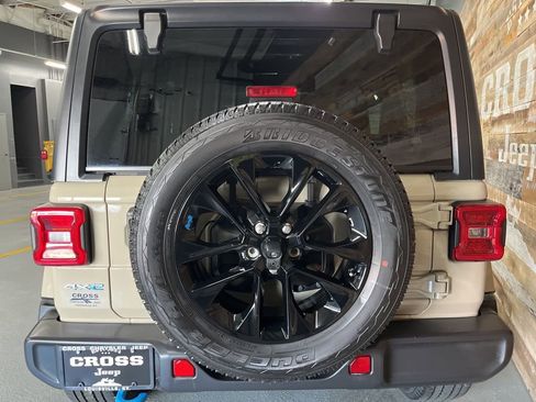 Used 2022 Jeep Wrangler Unlimited Sahara w/ Cold Weather Group AWD/4WD image 25