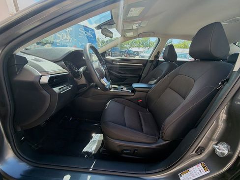 Used 2023 Nissan Altima 2.5 SV FWD image 17