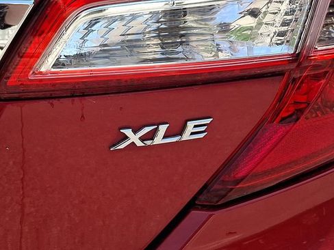 Used 2014 Toyota Camry XLE FWD image 34