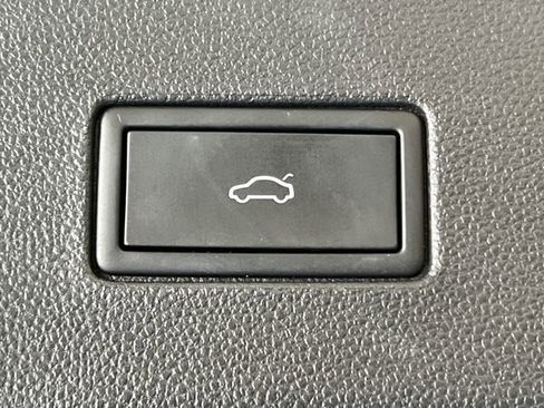 Certified 2023 Volkswagen Atlas SE FWD image 6