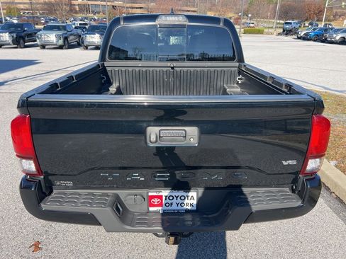 Used 2018 Toyota Tacoma TRD Sport image 5