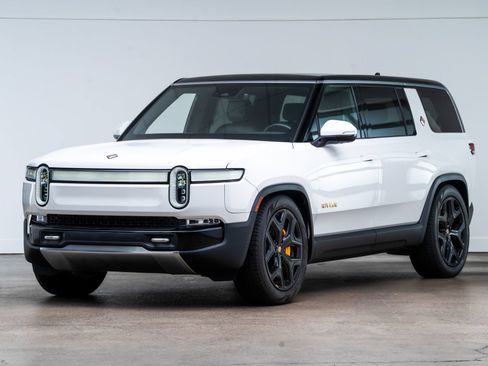 Used 2024 Rivian R1S Adventure AWD/4WD image 3
