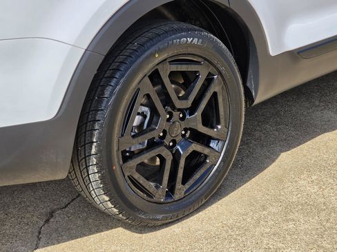Used 2025 Kia Telluride EX X-Line AWD/4WD image 8