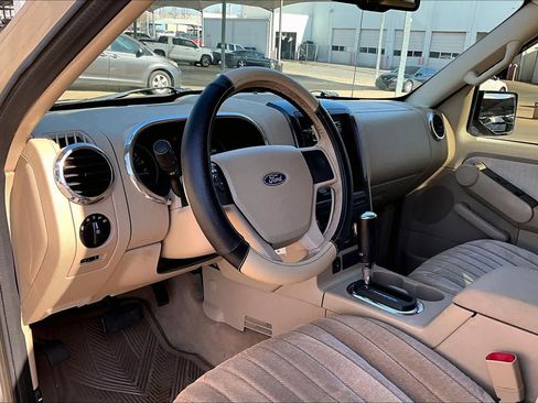 Used 2006 Ford Explorer XLT image 16