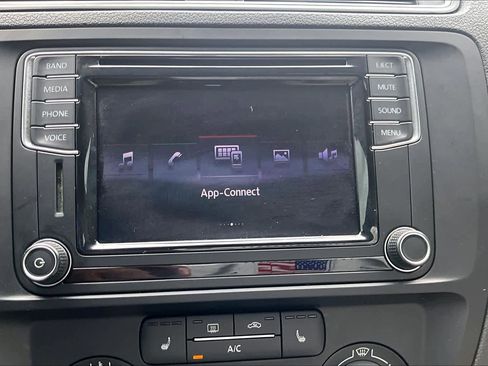 Used 2017 Volkswagen Jetta SE FWD image 35
