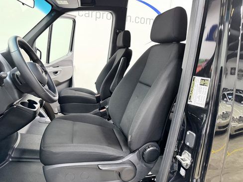 Used 2025 Mercedes-Benz Sprinter 2500 image 27
