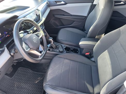 Certified 2024 Volkswagen Taos SE w/ Panoramic Sunroof Package image 16