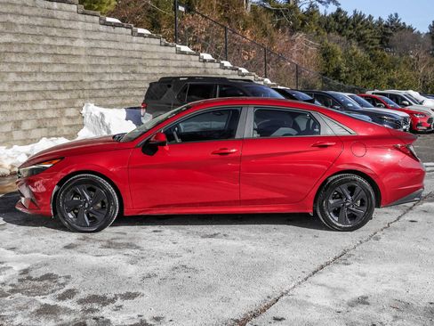 Used 2023 Hyundai Elantra SEL w/ Cargo Package image 10