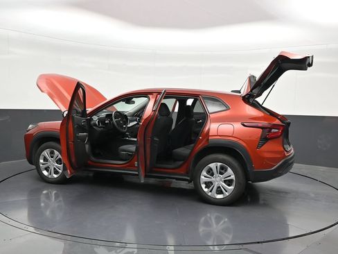 Used 2024 Chevrolet Trax LS FWD image 34