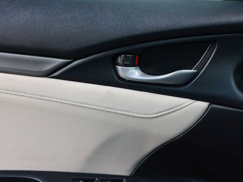 Used 2018 Honda Civic EX image 49