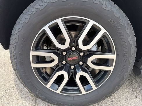 Used 2023 GMC Yukon XL AT4 w/ Technology Package AWD/4WD image 14