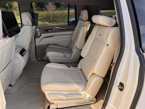 Certified 2024 Cadillac Escalade ESV Sport Platinum w/ LPO, ONYX Package image 30