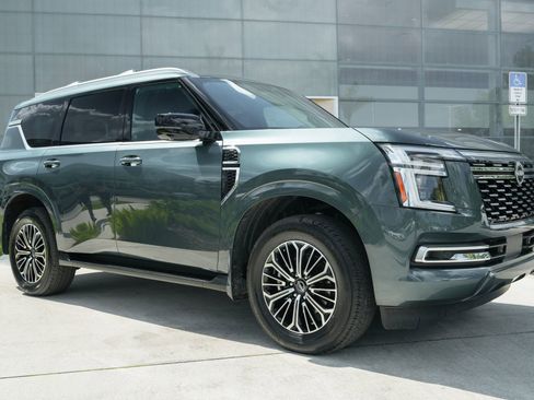 Used 2025 Nissan Armada Platinum image 4