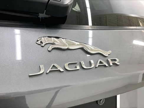 Used 2017 Jaguar F-PACE Prestige image 29