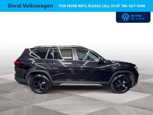 Certified 2025 Volkswagen Atlas Peak Edition SE image 9