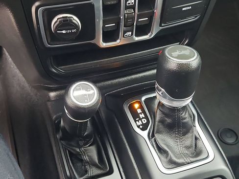 Used 2023 Jeep Wrangler Unlimited w/ Cold Weather Group AWD/4WD image 33
