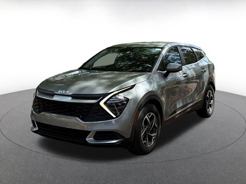 Used 2025 Kia Sportage LX image 3