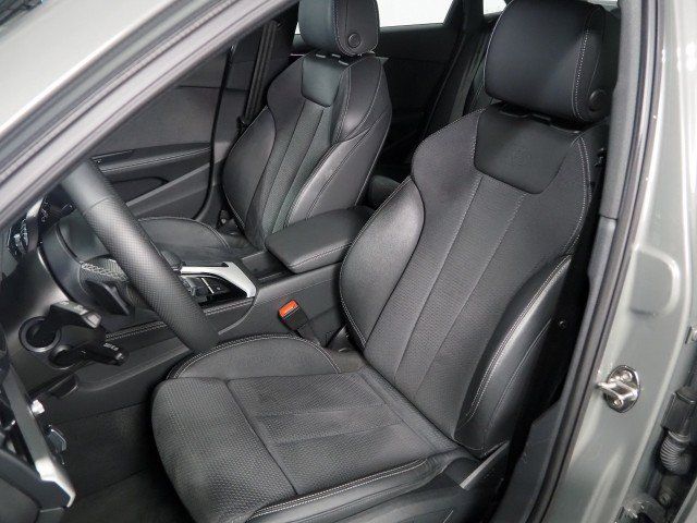 Used 2023 Audi A4 2.0T Prestige quattro S-Line w/ Prestige Package AWD/4WD image 10
