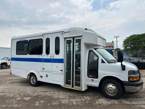 Used 2012 Chevrolet Express 4500 w/ Shuttle Bus Package RWD image 1
