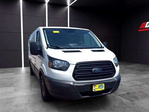 Used 2019 Ford Transit 250 130 Low Roof RWD image 2