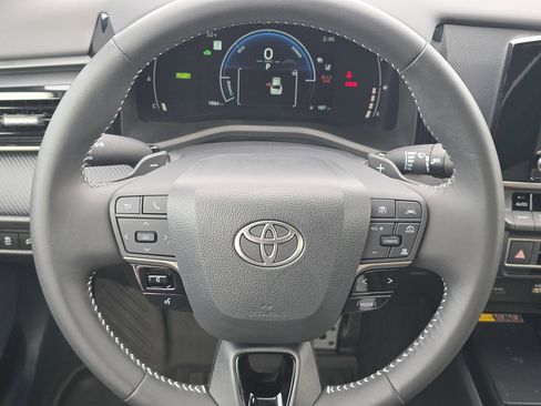 Used 2025 Toyota Camry SE image 15