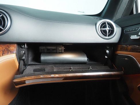 Used 2017 Mercedes-Benz SL 550 image 39
