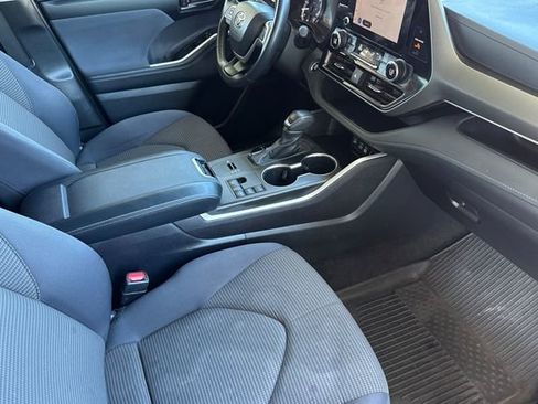 Used 2023 Toyota Highlander LE image 21