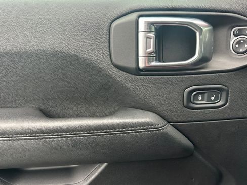 Used 2022 Jeep Wrangler Unlimited Sahara image 12