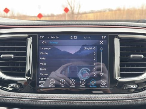 Used 2020 Chrysler Pacifica Limited image 26