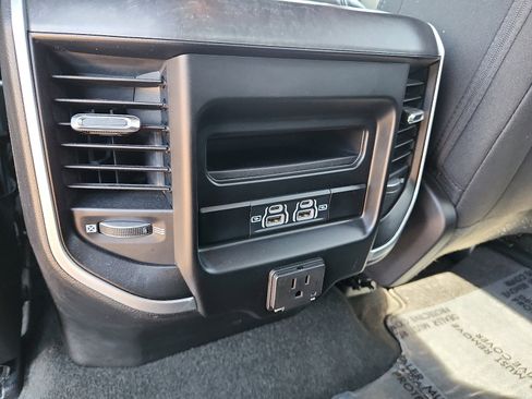 Used 2022 RAM 1500 Big Horn AWD/4WD image 9