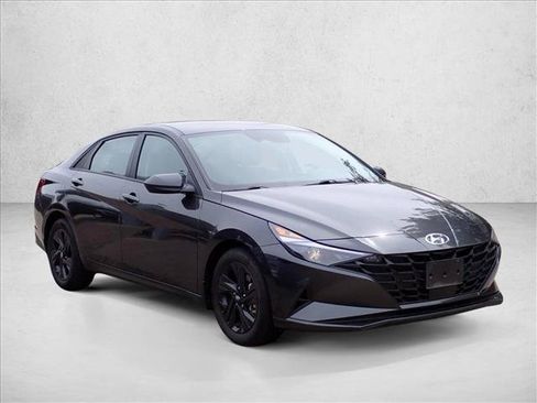 Used 2022 Hyundai Elantra SEL w/ Convenience Package FWD image 15