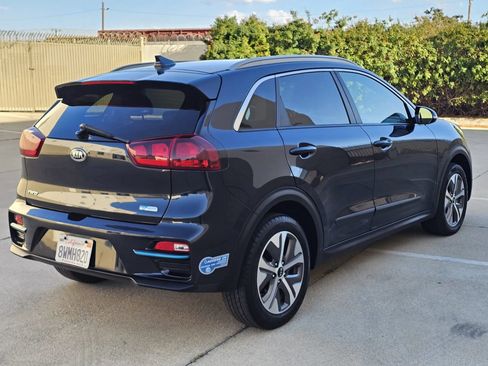 Used 2020 Kia Niro EX FWD image 5