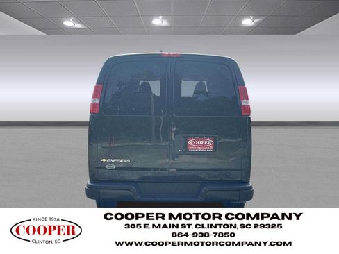 Used 2025 Chevrolet Express 3500 LS RWD image 4