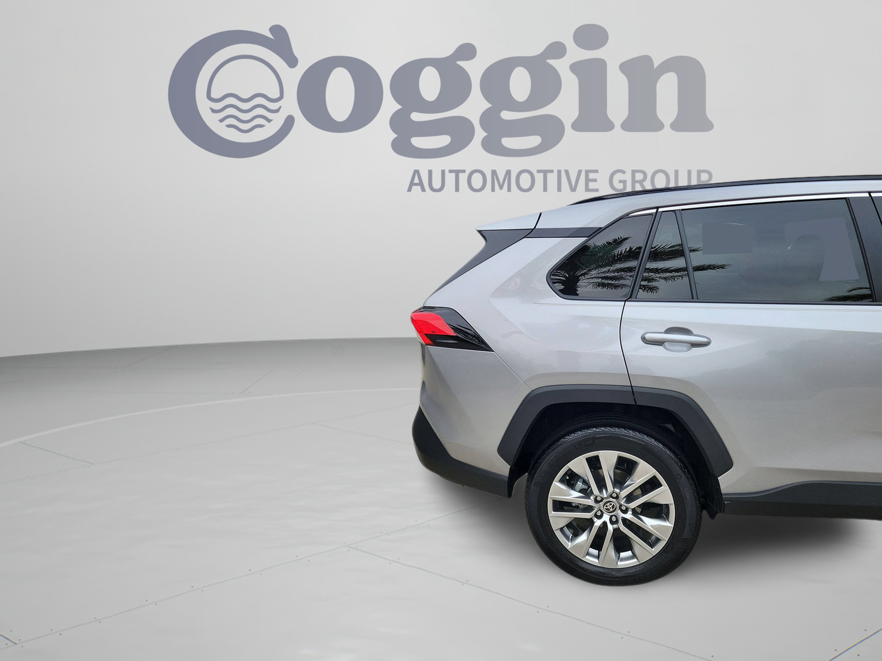 Used 2022 Toyota RAV4 XLE Premium FWD image 28