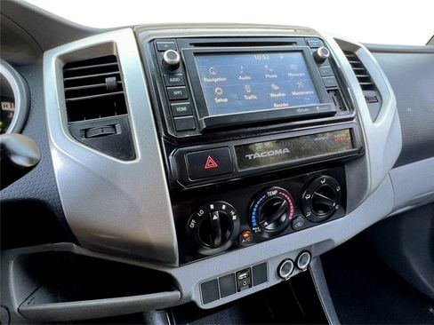 Used 2015 Toyota Tacoma PreRunner image 18