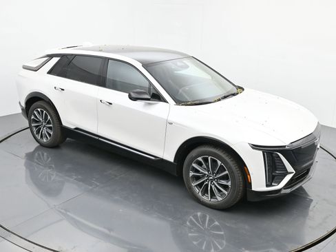 New 2025 Cadillac Lyriq Sport image 29