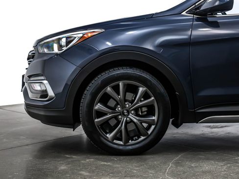 Used 2018 Hyundai Santa Fe Sport image 9