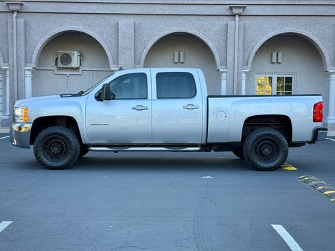 Used 2010 Chevrolet Silverado 2500 LTZ w/ Convenience Package image 2