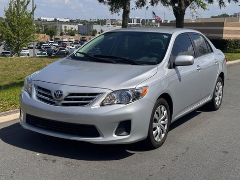 Used 2013 Toyota Corolla LE image 2