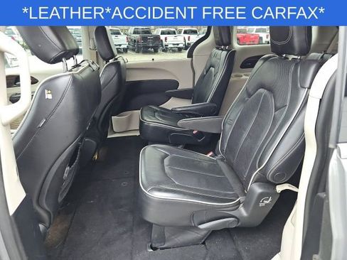Used 2022 Chrysler Pacifica Limited image 29
